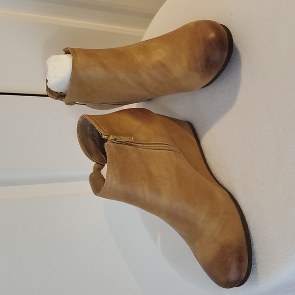 NWT TWO COLORED BOOTIES - Picture 12 of 13